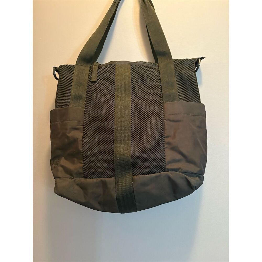 Adidas Quilted Tote Bag Black Unisex Spacious Interior Durable Straps - Picture 3 of 7